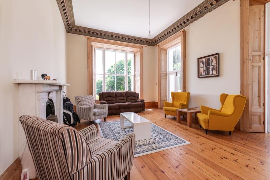 Montebello House Apartment