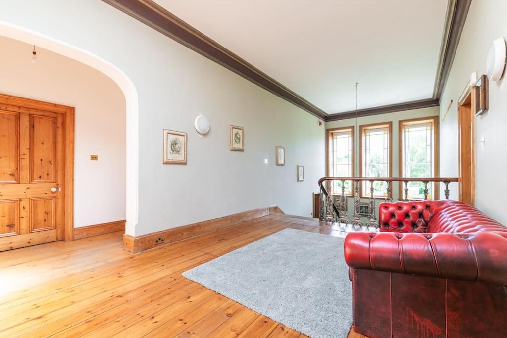 Montebello House Apartment