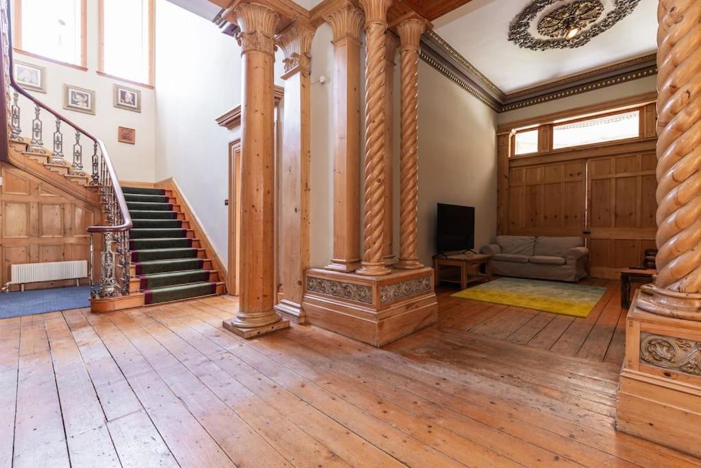 Montebello House Apartment