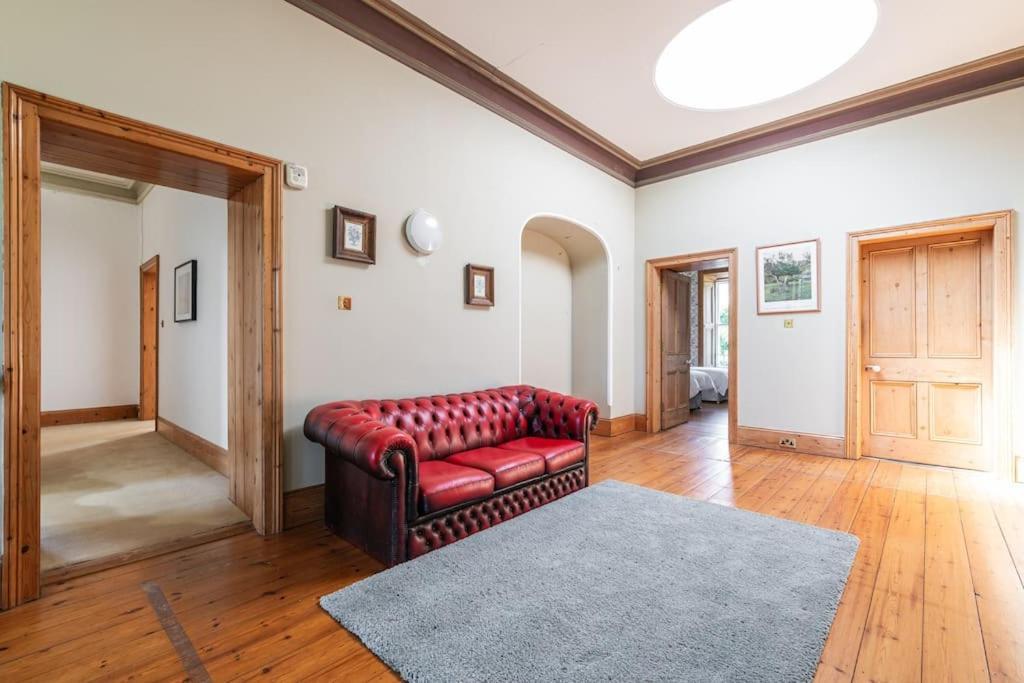Montebello House Apartment